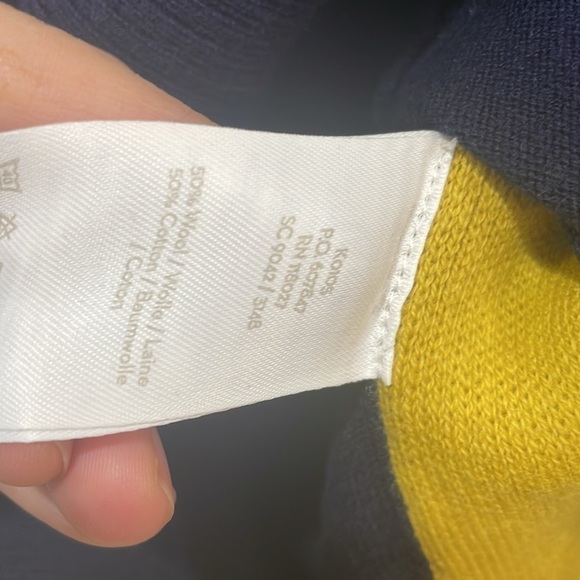 Boden Wool and Cotton Navy and Yellow sweater size XS with small hole - Picture 7 of 7